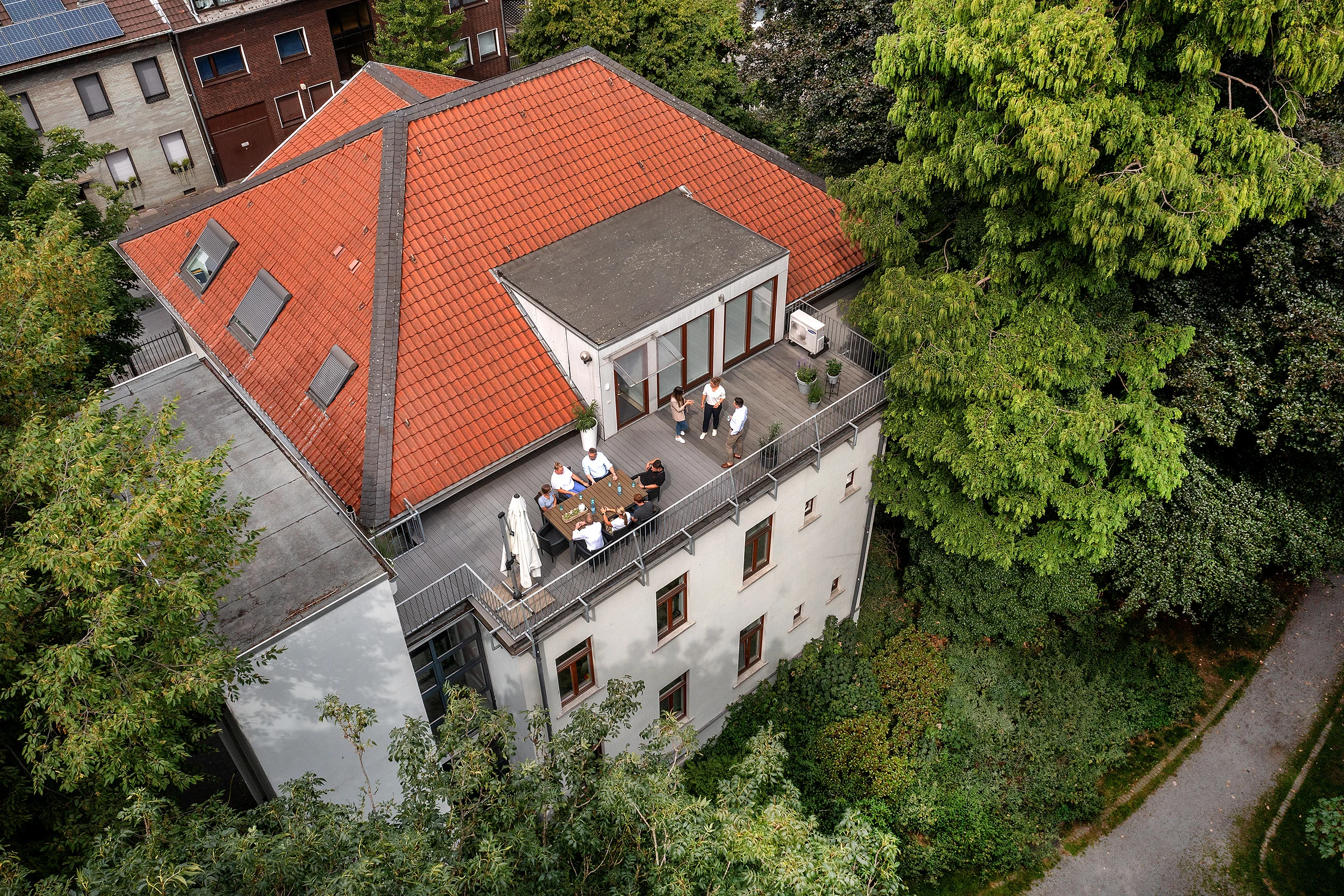 Die Kanzlei-Villa an der Hafenstraße in Duisburg-Ruhrort aus der Luft